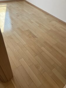 ガラスコーティング施工後のフローリング