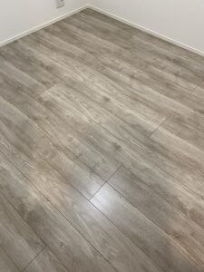 フロアコーティング施工後の洋室