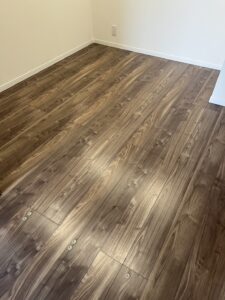 フロアコーティング施工後の洋室