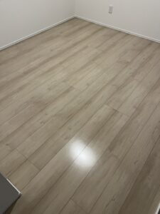 フロアコーティング施工後の洋室