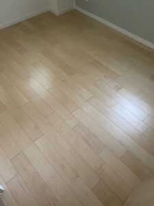 フロアコーティング施工後の洋室