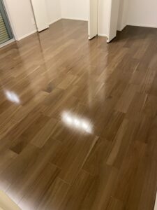 フロアコーティング施工後のリビング。
