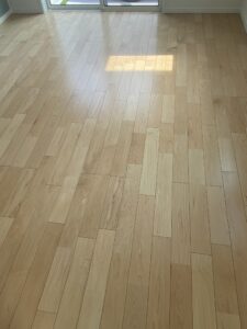 フロアコーティング施工後のリビング。