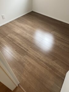 フロアコーティング施工後の洋室