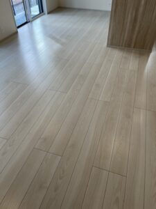 フロアコーティング施工後のリビング。