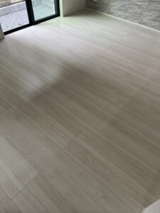フロアコーティング施工後のリビング。