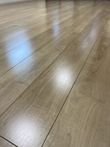 フロアコーティング施工後のリビング。