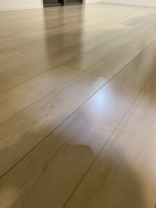 フロアコーティング施工後の洋室。