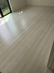 フロアコーティング施工後のリビング。