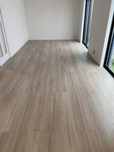 フロアコーティング施工後のリビング。