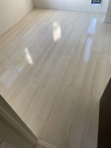 フロアコーティング施工後の洋室