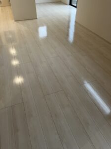 フロアコーティング施工後のリビング。
