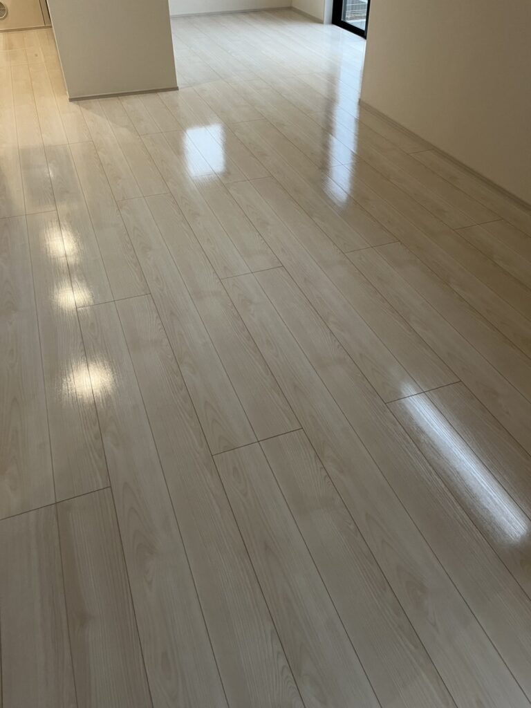 さいたま市岩槻区のフロアコーティング施工事例｜新築戸建て×シリコンコーティング＋水回り｜一建設