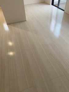 フロアコーティング施工後のリビング。