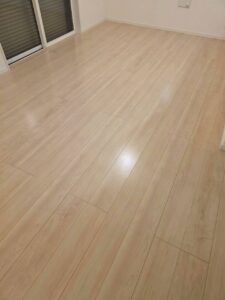 フロアコーティング施工後のリビング。