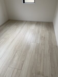 フロアコーティング施工後の洋室