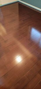 フロアコーティング施工後の洋室。