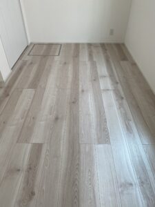 フロアコーティング施工後の洋室