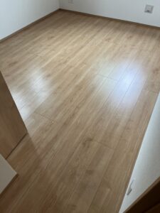 フロアコーティング施工後の洋室