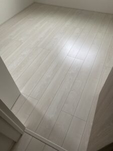 フロアコーティング施工後の洋室