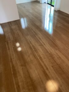 フロアコーティング施工後のリビング。