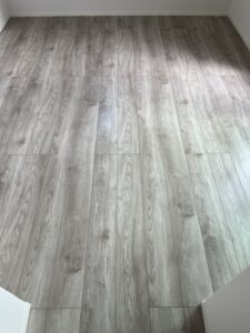 フロアコーティング施工後の洋室