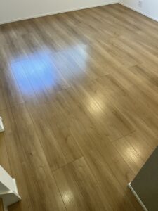 フロアコーティング施工後のリビング。